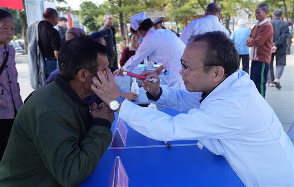 【网络中国节·重阳】世界卒中日遇重阳，我院开展主题义诊活动送健康