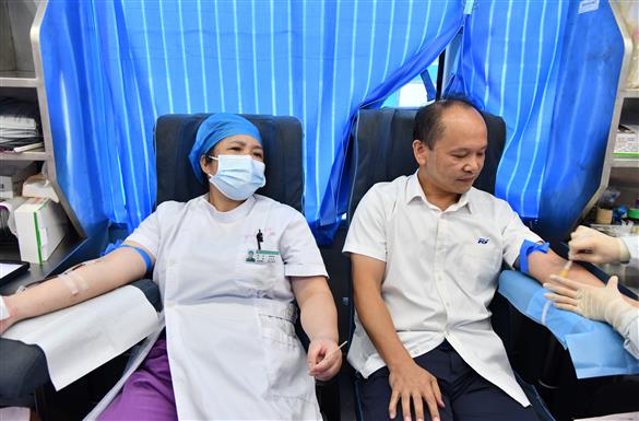白衣执甲献热血 医者仁心暖人心——我院积极参与“白衣天使献血月”活动